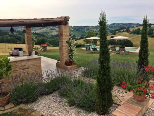 Casale Delle Rondini Bed & Breakfast Tolentino Exterior photo